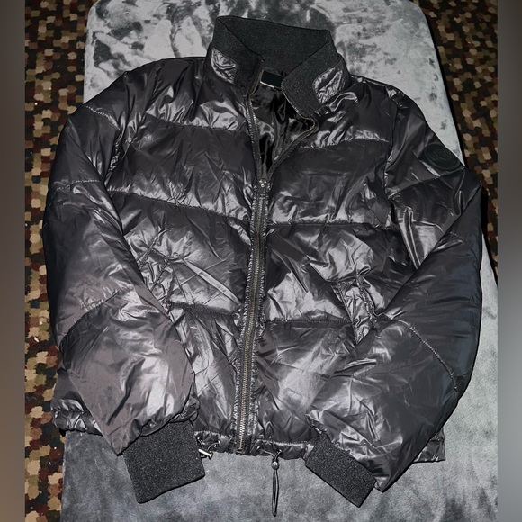 Ugg Izzie Puffer Jacket in Black Size Small - Picture 14 of 15